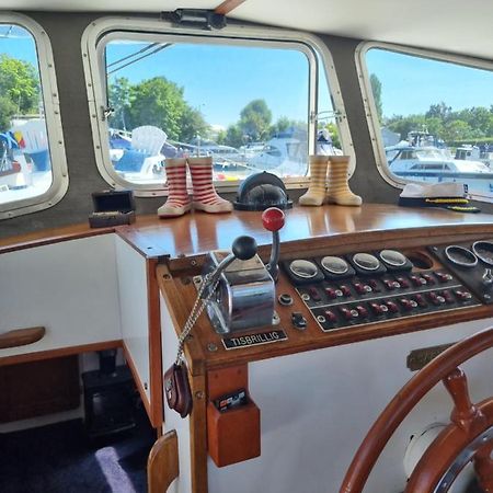 Отель Traditional Boat Thorpe  Экстерьер фото