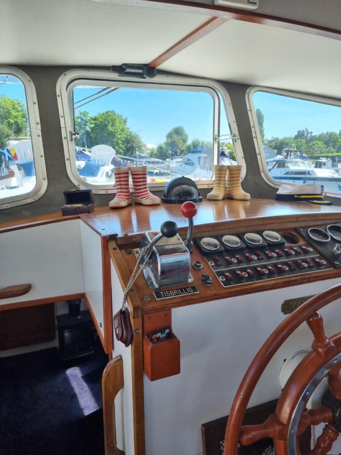 Отель Traditional Boat Thorpe  Экстерьер фото